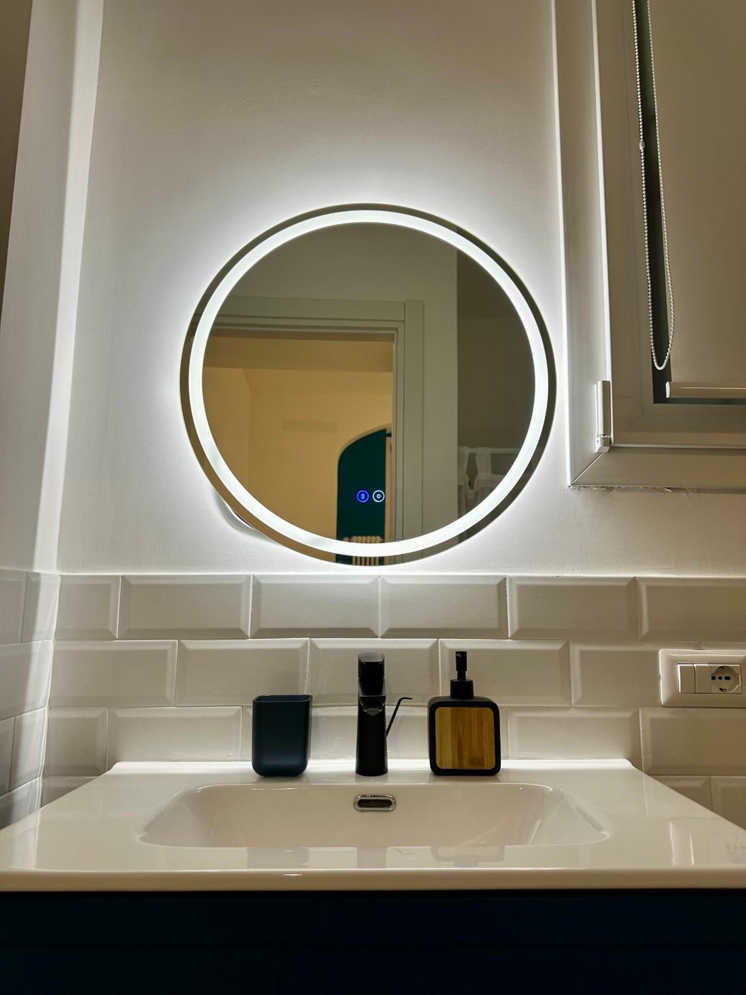 Lr Deluxe Apartments - Porta Venezia - Bilocale Con Giardino Privato Milan Bagian luar foto