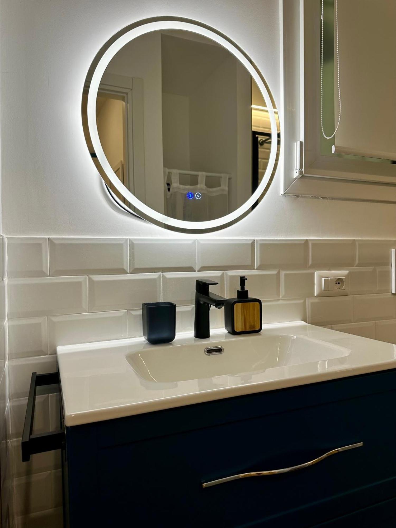 Lr Deluxe Apartments - Porta Venezia - Bilocale Con Giardino Privato Milan Bagian luar foto