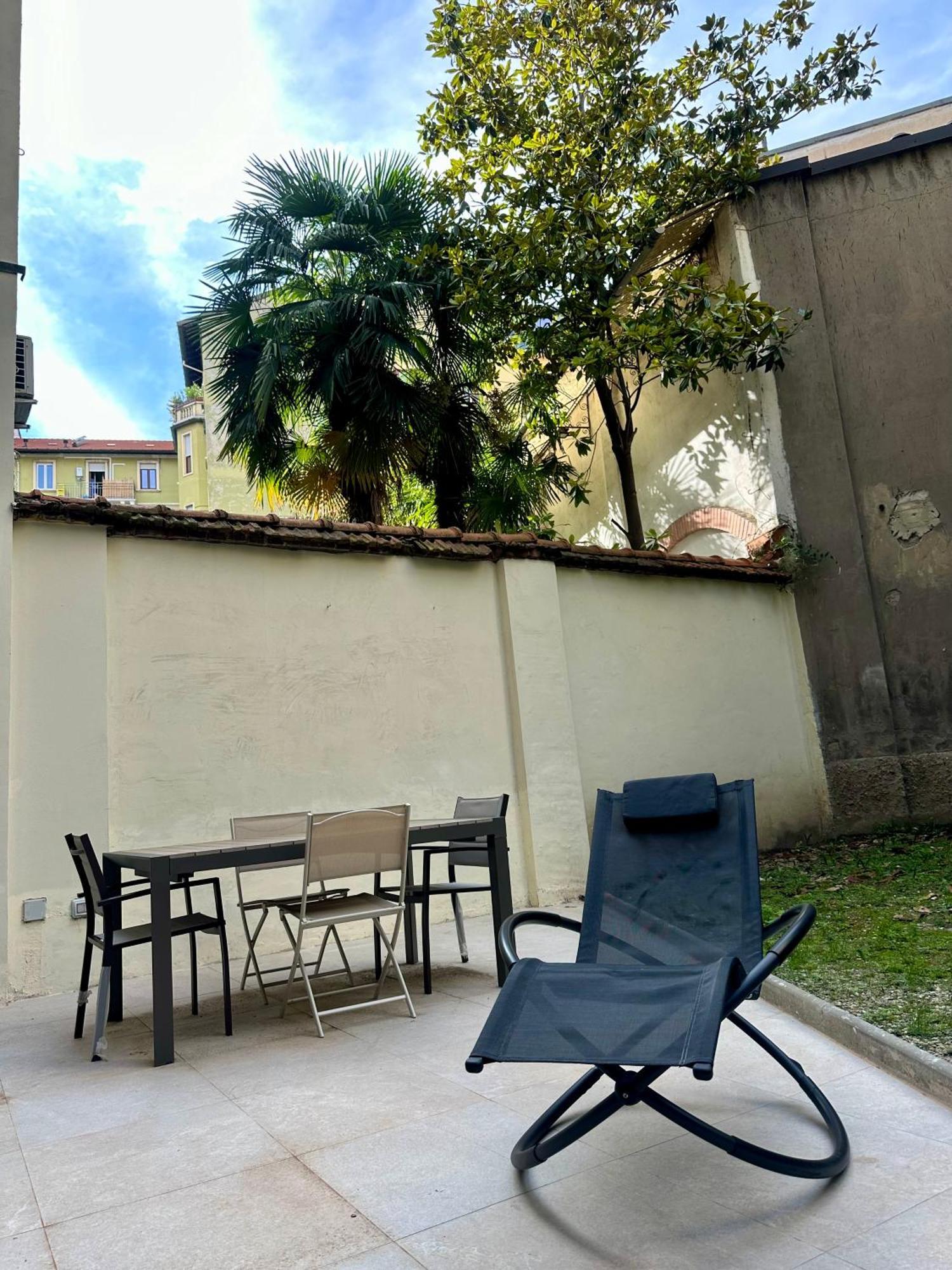 Lr Deluxe Apartments - Porta Venezia - Bilocale Con Giardino Privato Milan Bagian luar foto