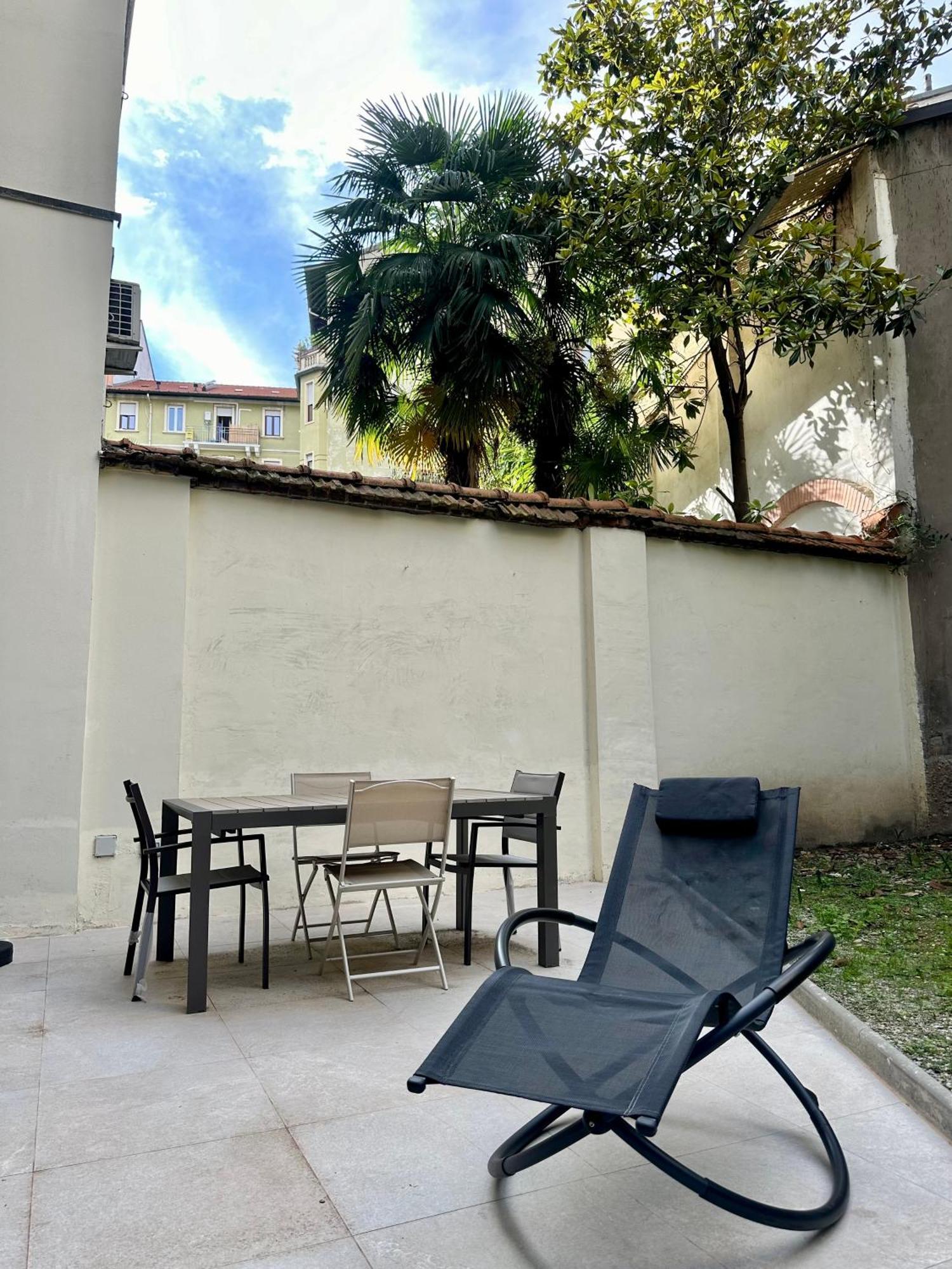 Lr Deluxe Apartments - Porta Venezia - Bilocale Con Giardino Privato Milan Bagian luar foto