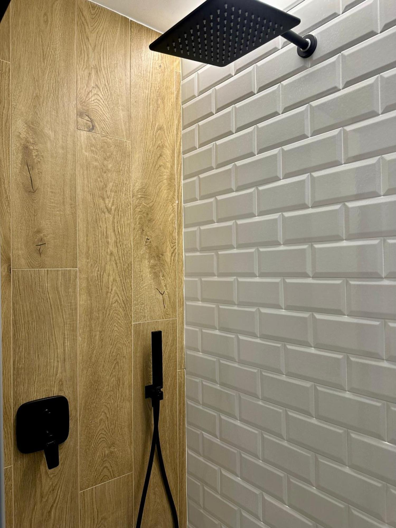 Lr Deluxe Apartments - Porta Venezia - Bilocale Con Giardino Privato Milan Bagian luar foto