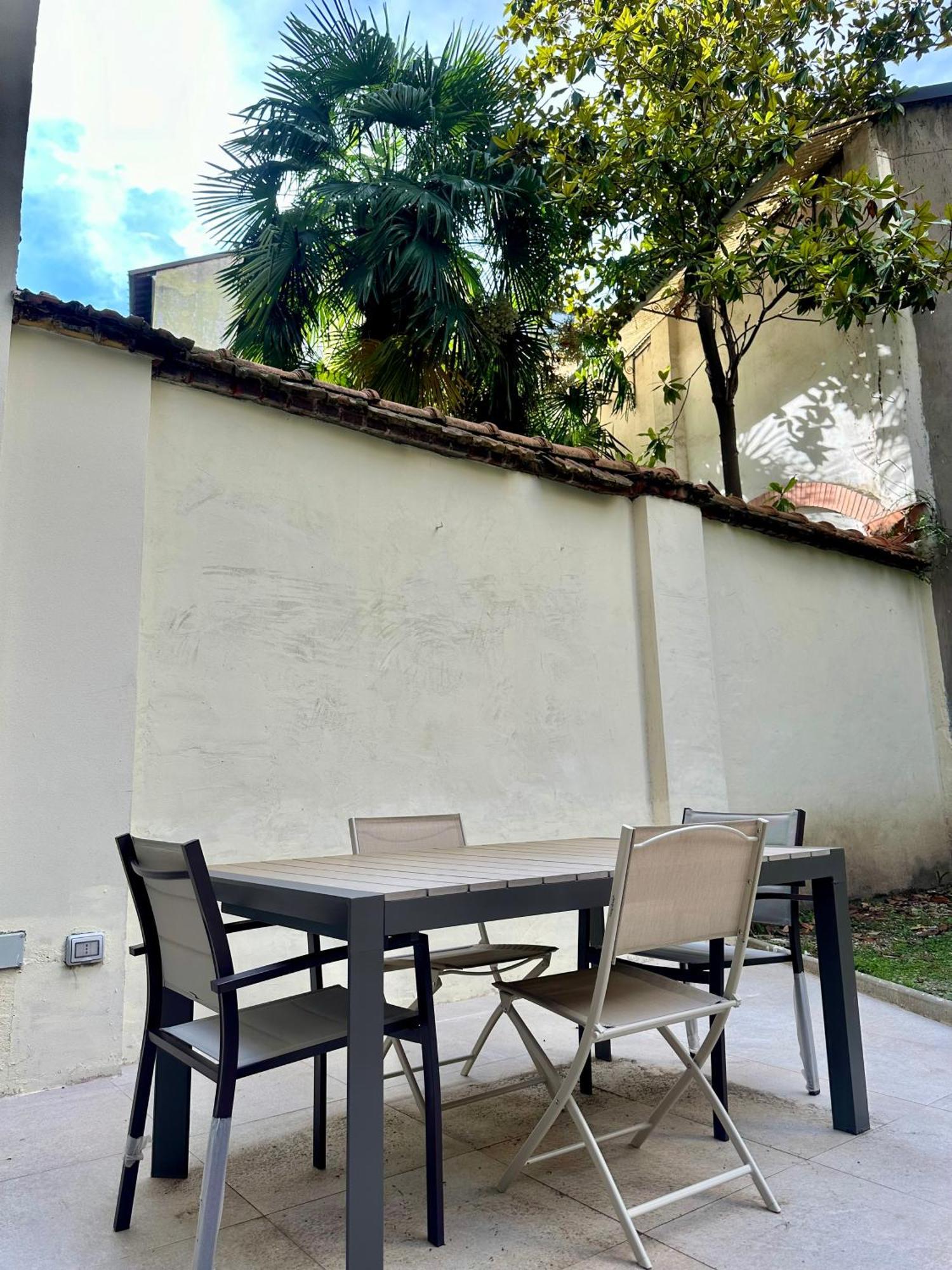 Lr Deluxe Apartments - Porta Venezia - Bilocale Con Giardino Privato Milan Bagian luar foto