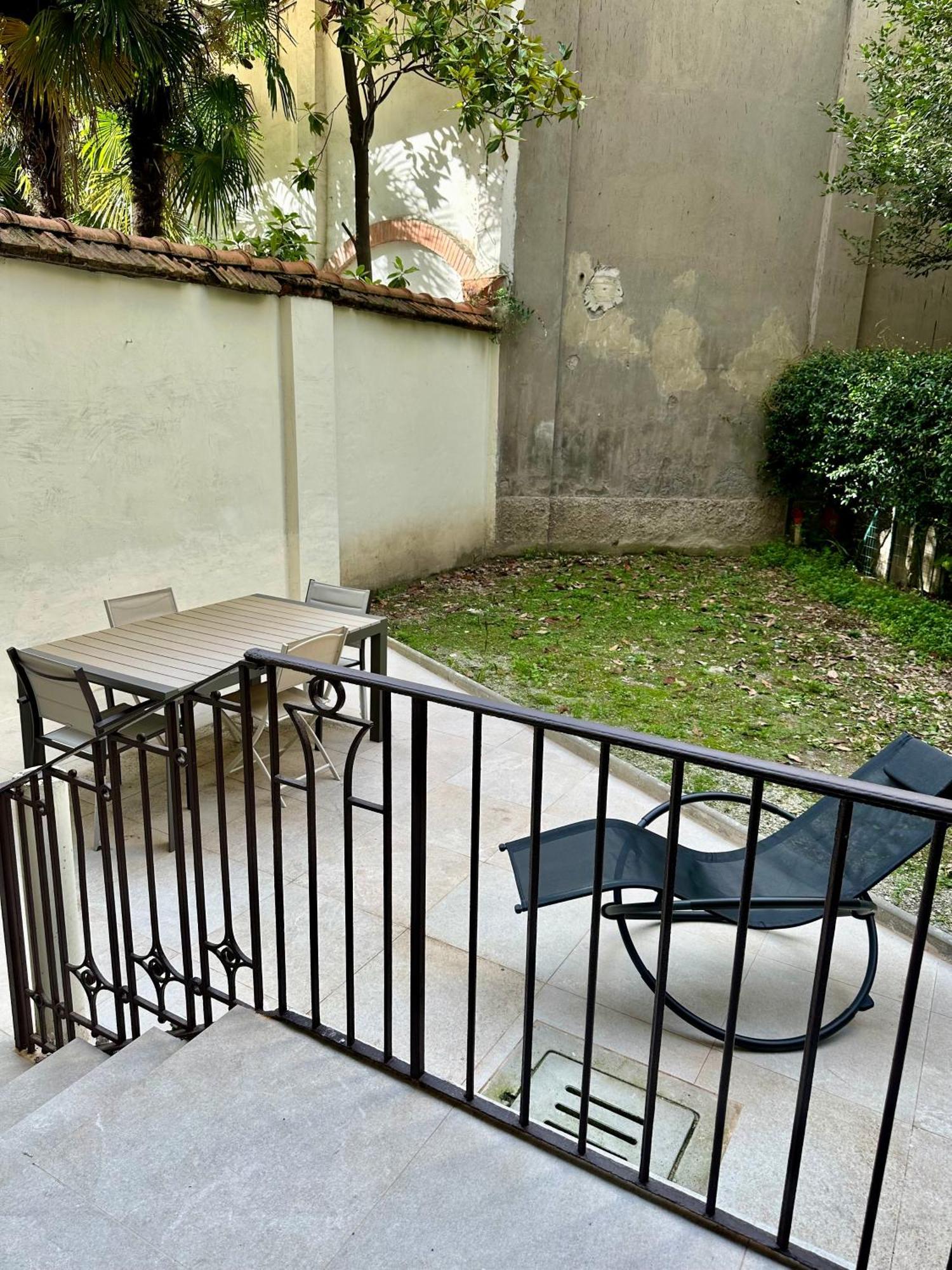 Lr Deluxe Apartments - Porta Venezia - Bilocale Con Giardino Privato Milan Bagian luar foto