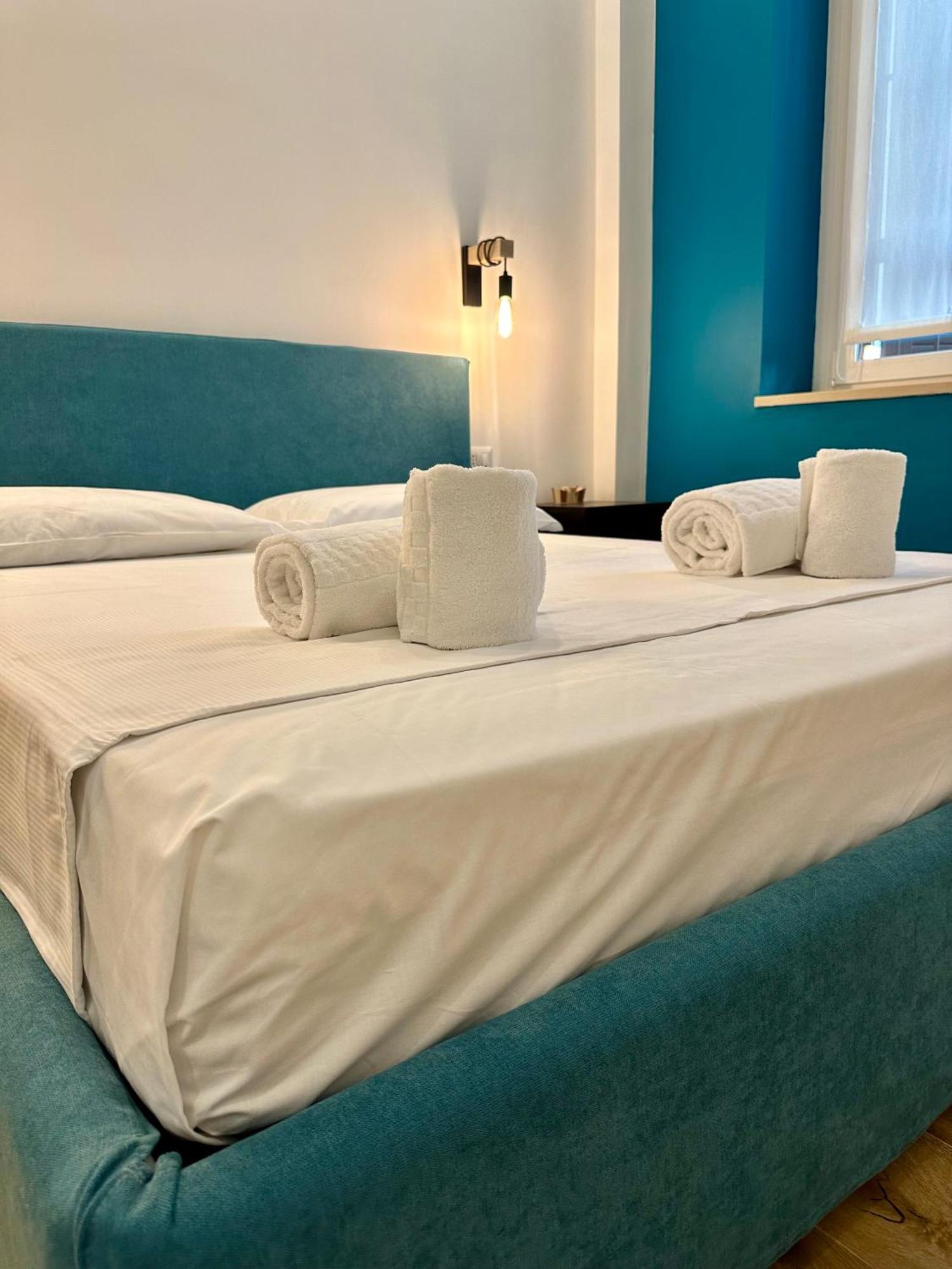 Lr Deluxe Apartments - Porta Venezia - Bilocale Con Giardino Privato Milan Bagian luar foto