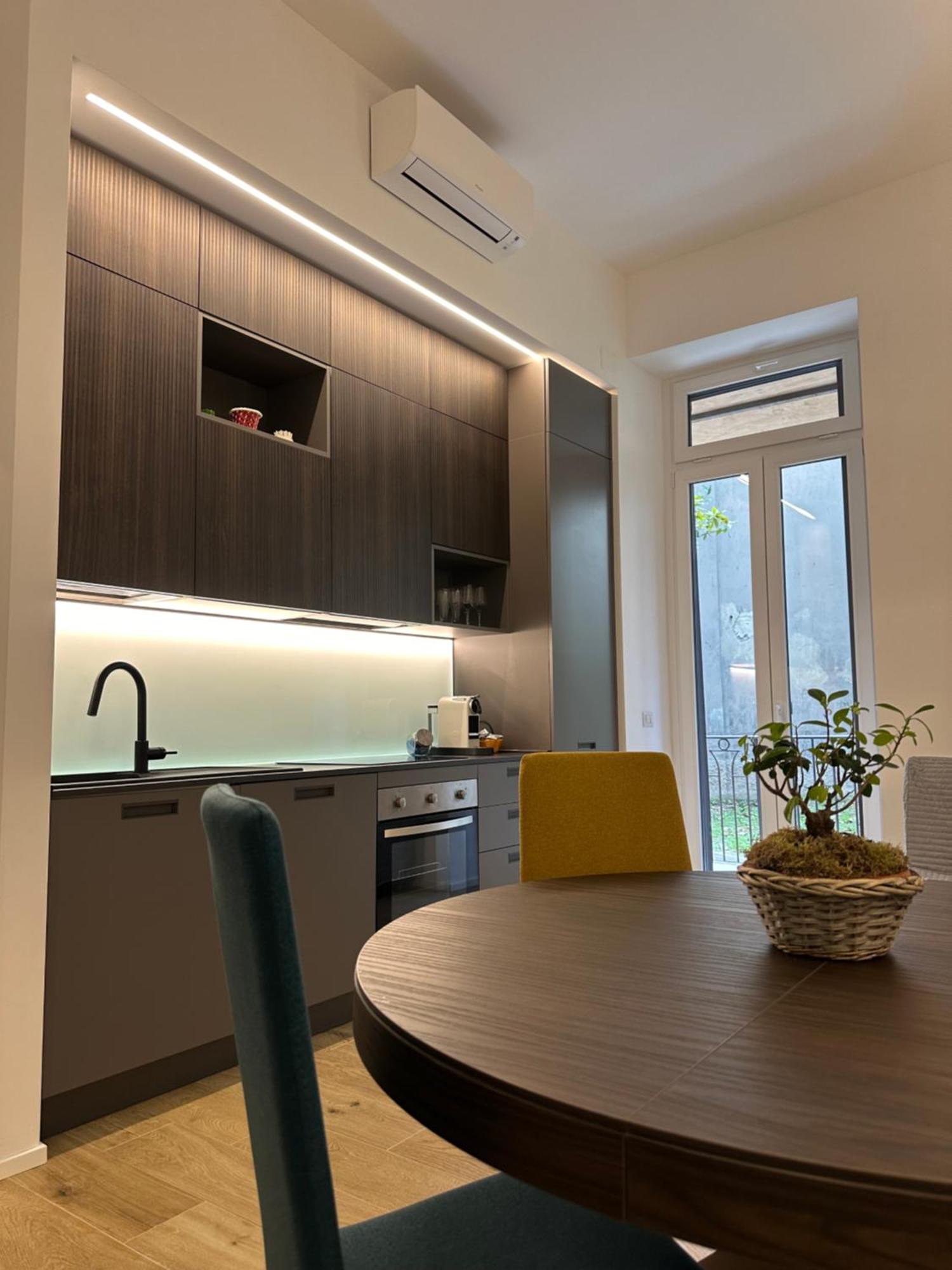 Lr Deluxe Apartments - Porta Venezia - Bilocale Con Giardino Privato Milan Bagian luar foto