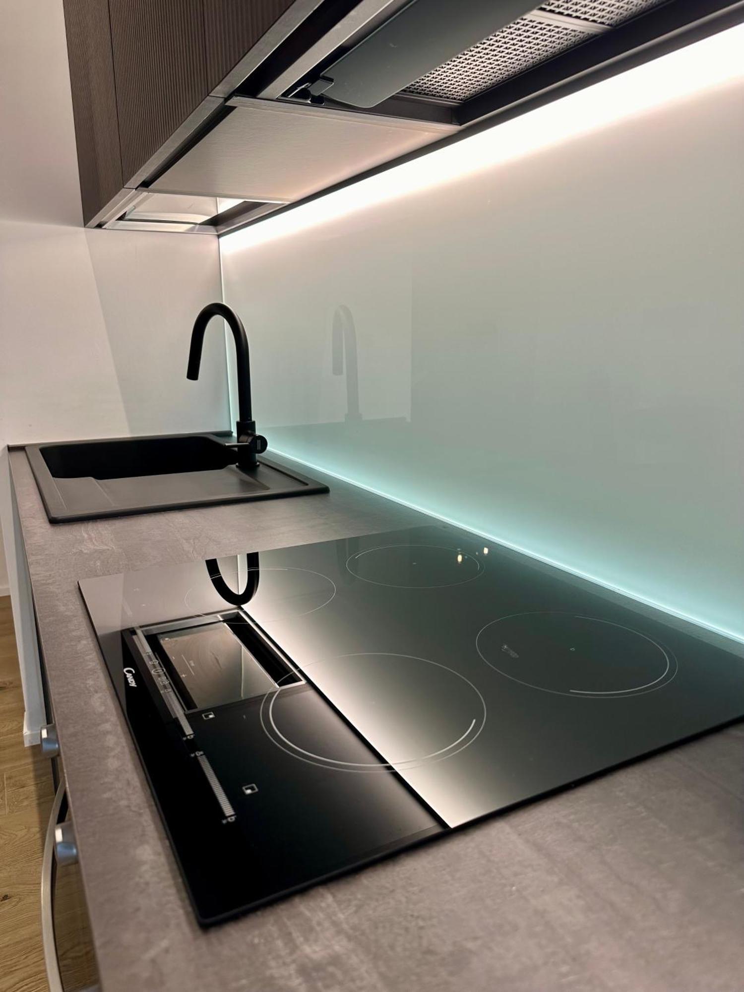 Lr Deluxe Apartments - Porta Venezia - Bilocale Con Giardino Privato Milan Bagian luar foto