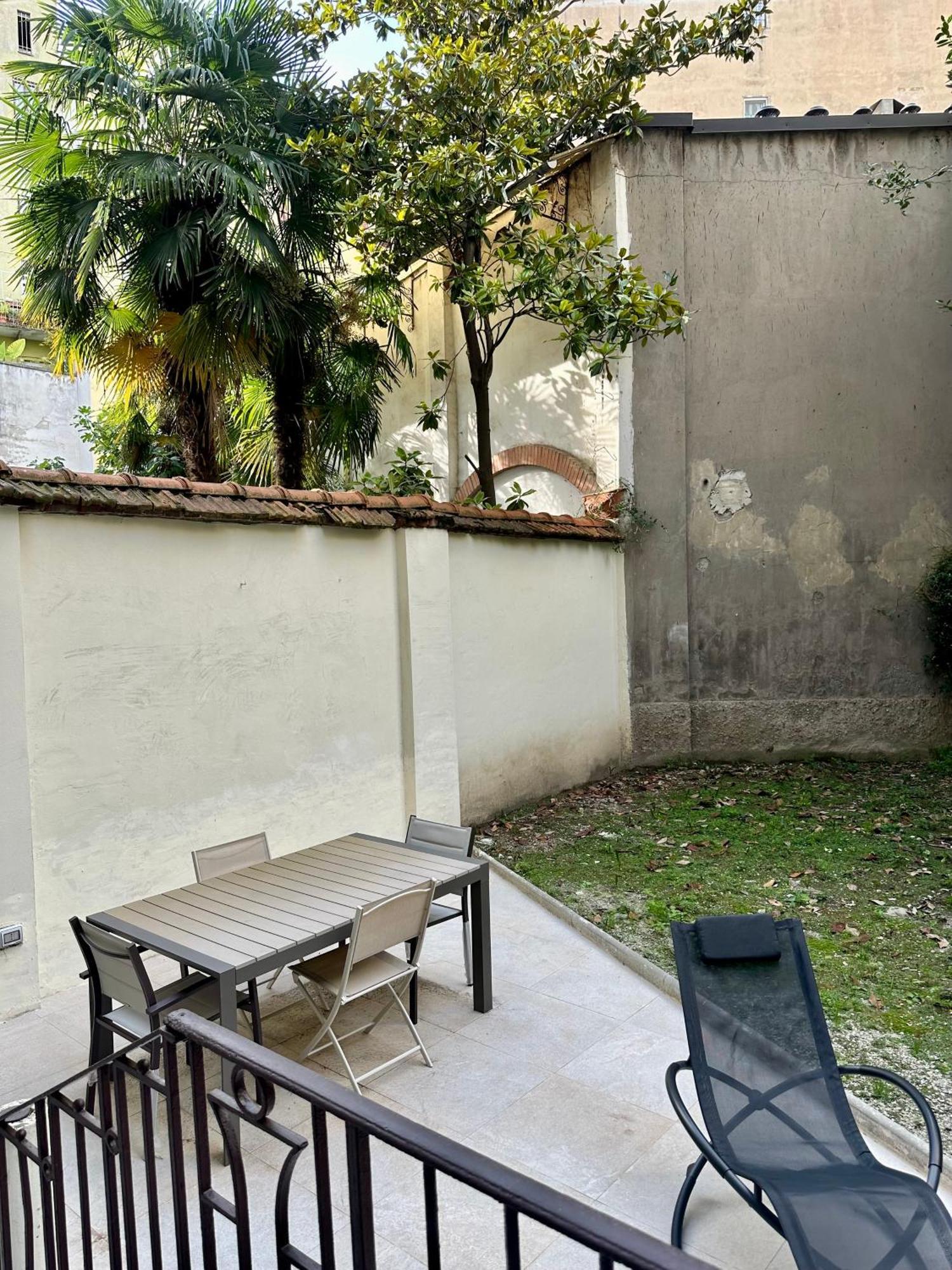 Lr Deluxe Apartments - Porta Venezia - Bilocale Con Giardino Privato Milan Bagian luar foto